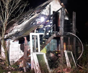 Spalone zwłoki na poddaszu budynku. TRAGEDIA w Maciejowej