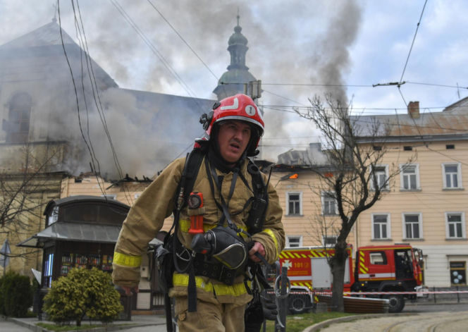 PILNE! Rosjanie zaatakowali pełne cywilów centrum Lwowa! Są nagrania