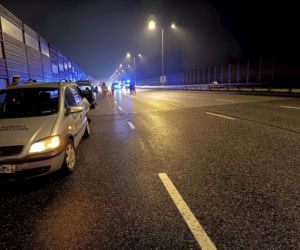 Wielka kraksa na Trasie Łazienkowskiej. Zgasł mu Opel, huknął w niego Renault