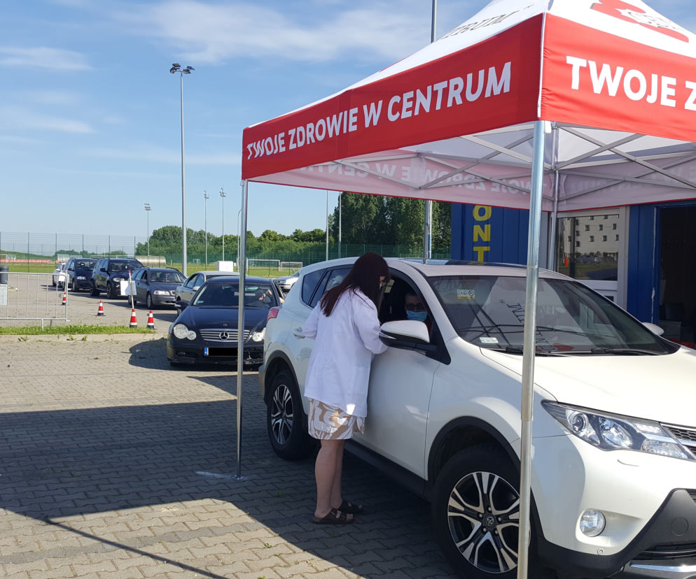 Punkt szczepień drive-thru w Siedlcach