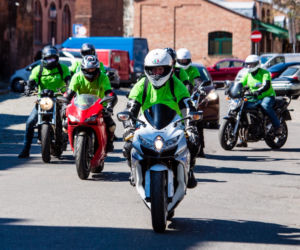 Koronawirus w Trójmieście. Jeżdżą na motorach i pomagają seniorom