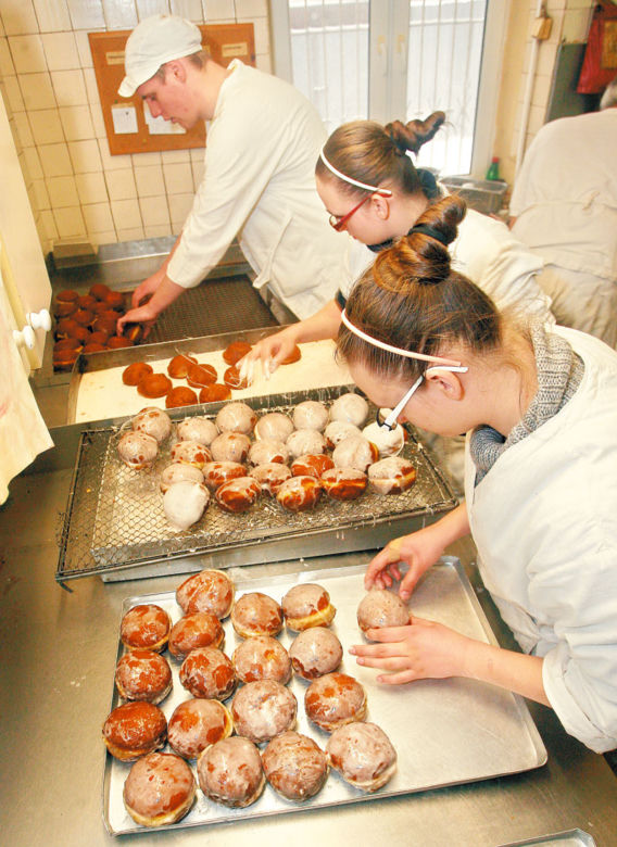 Tak się smaży prawdziwe pączki