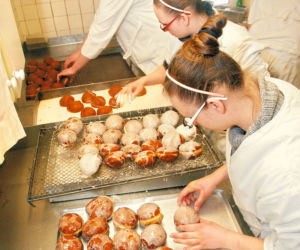 Tak się smaży prawdziwe pączki