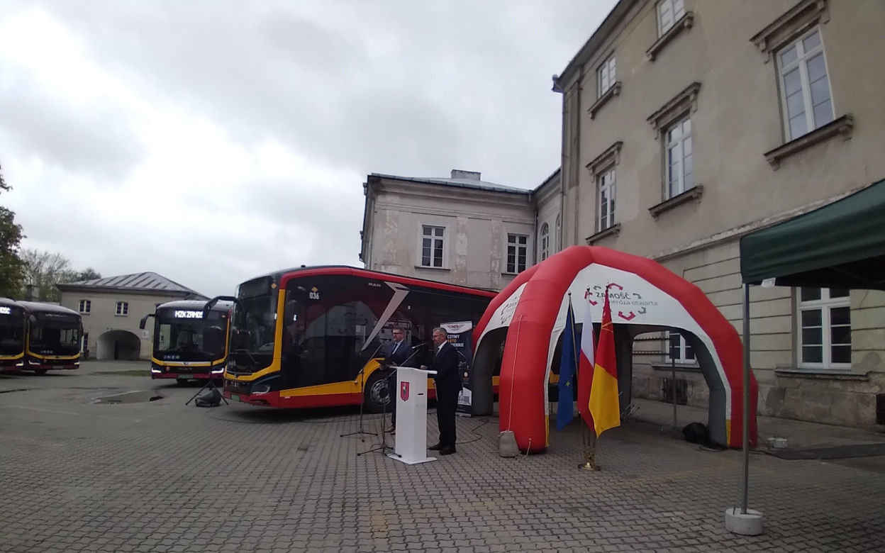 Przekazanie nowych autobusów