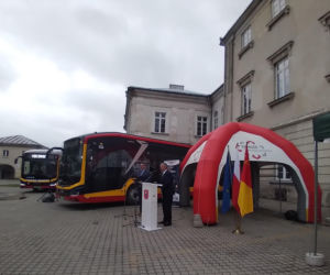 Przekazanie nowych autobusów