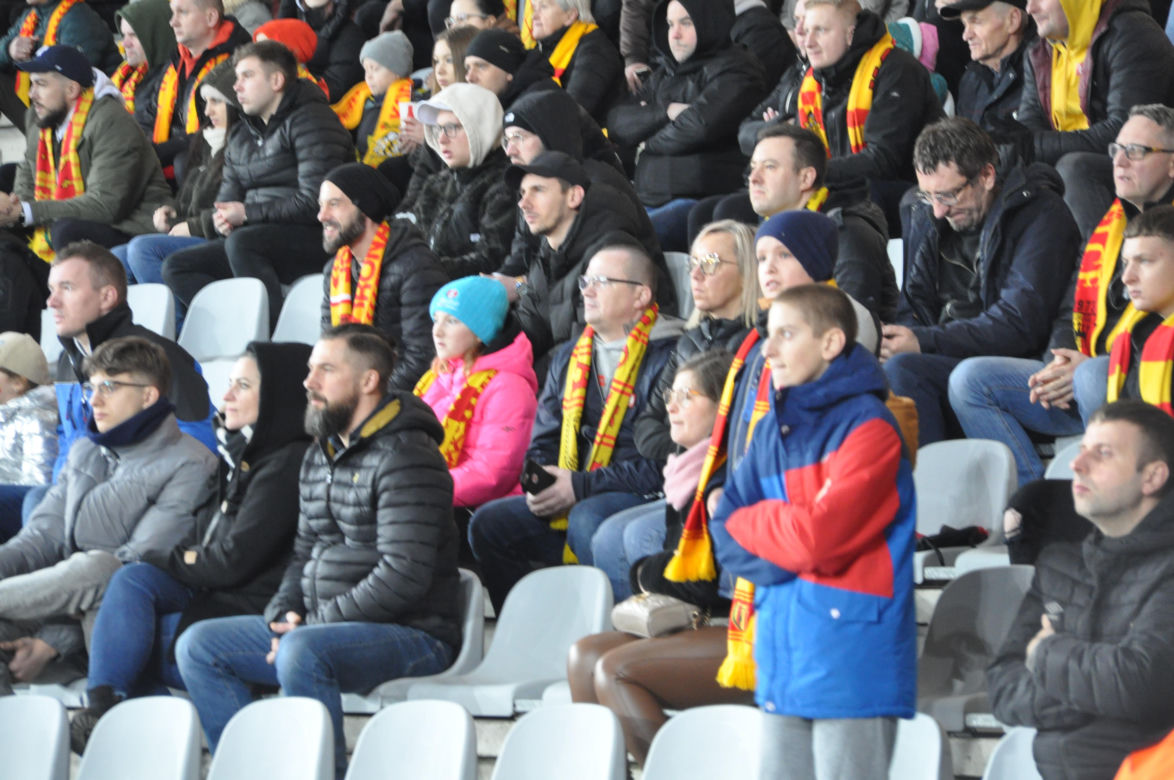 Korona Kielce - Legia Warszawa. Zdjęcia kibiców na Suzuki Arenie