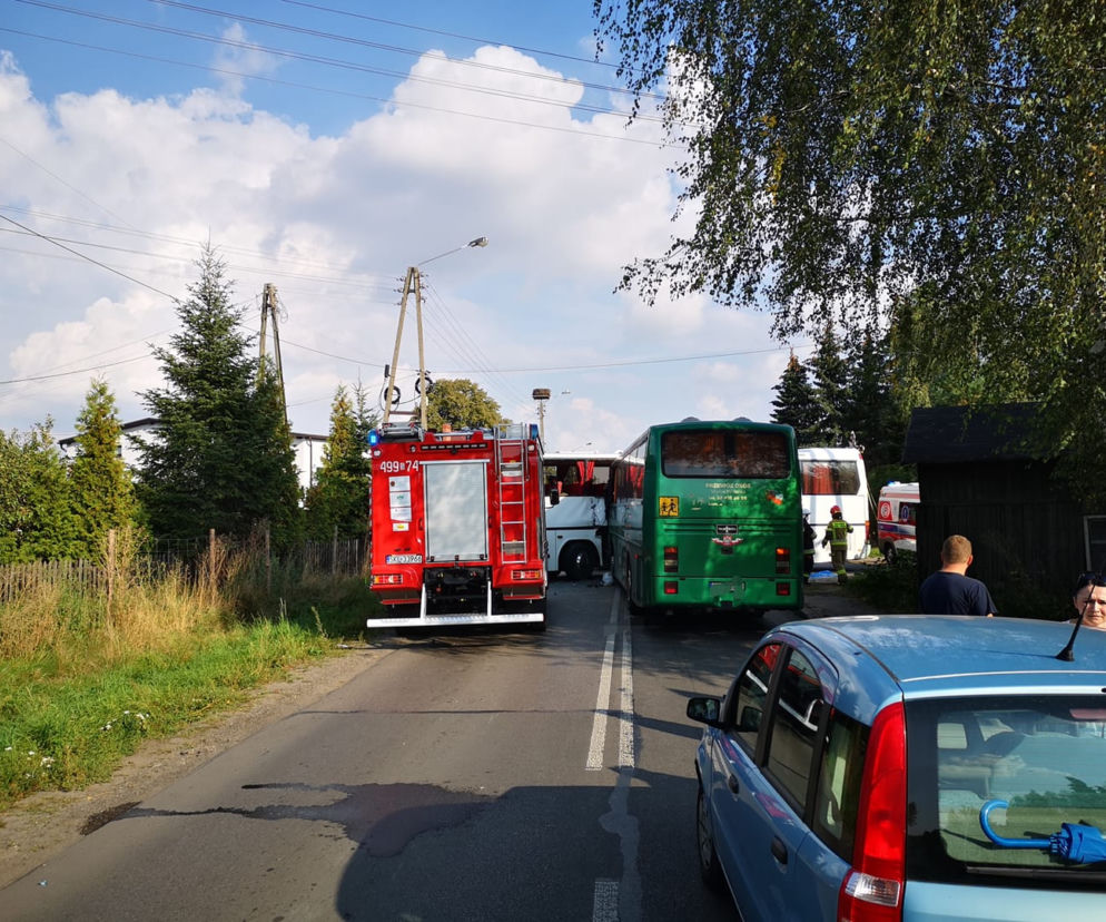 Dramatyczny wypadek w Pankach. Zderzyły się dwa autobusy szkolne. Są ranni!