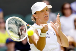 Kiedy gra Iga Świątek z Karoliną Pliskovą? O której godzinie mecz w 2. rundzie Wimbledonu?