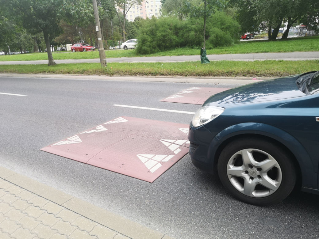 Progi zwalniające na ul. Sokratesa