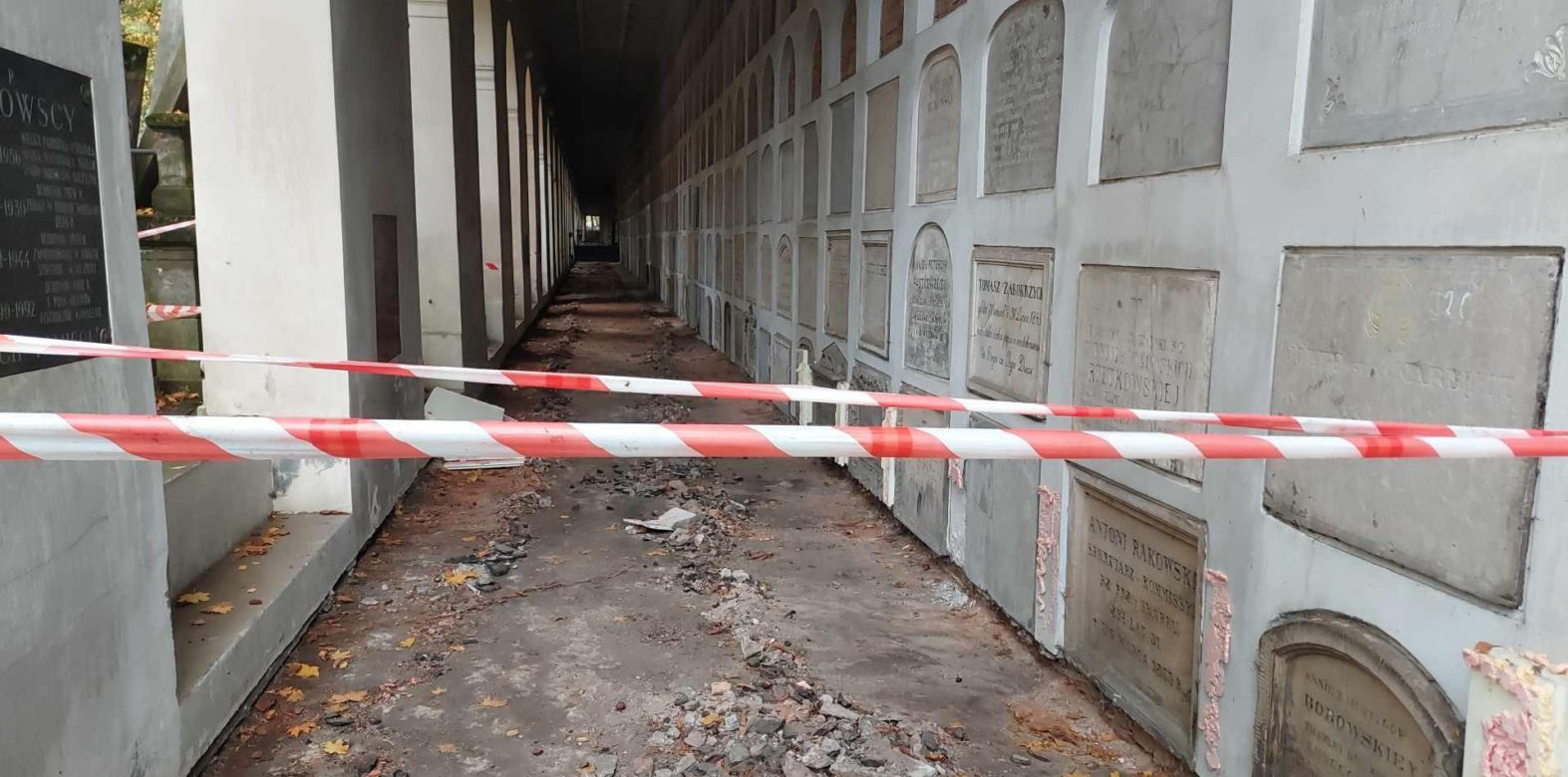 Remont Alei Zasłużonych na Starych Powązkach