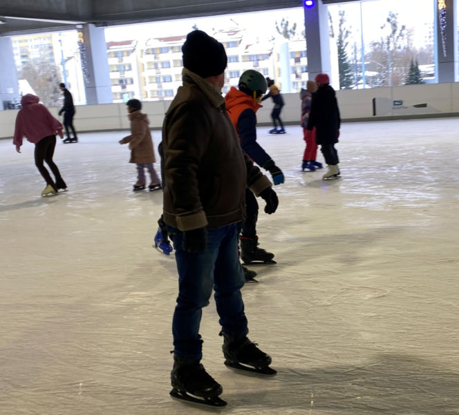 Kryte lodowisko przy Hali Urania