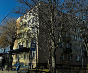 Chcieli zrobić sobie z 61-latki stałe źródło dochodu. Wpadli przy trzeciej próbie odbioru gotówki