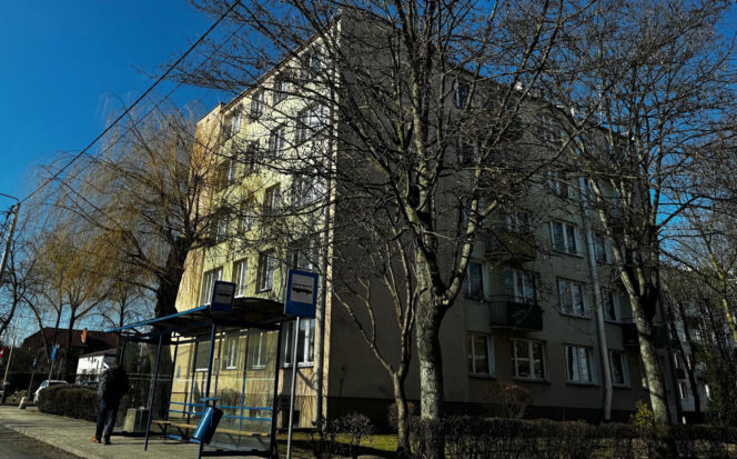 Chcieli zrobić sobie z 61-latki stałe źródło dochodu. Wpadli przy trzeciej próbie odbioru gotówki