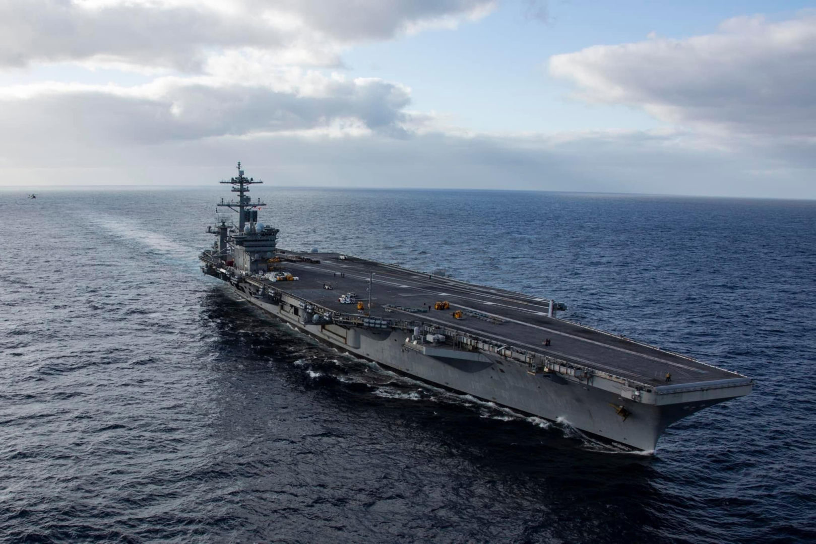 Kryzys na USS Abraham Lincoln. Dramat marynarzy, próby samobójcze i rekordowa misja w cieniu wojny