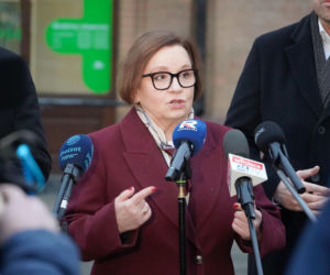 Konferencja prasowej PiS pod Halą Mirowską w Warszawie