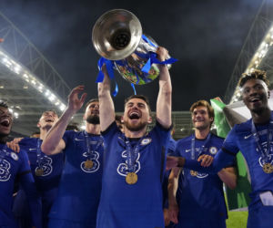 Piłkarze i kibice Chelsea Londyn świętują wygranie Ligi Mistrzów po zwycięstwie w finale 1:0 z Manchesterem City 