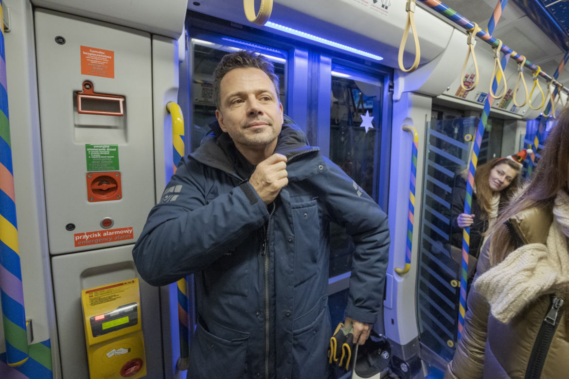 Świąteczny tramwaj, autobus i metro. Poczuj magię świąt w Warszawskim Transporcie Publicznym