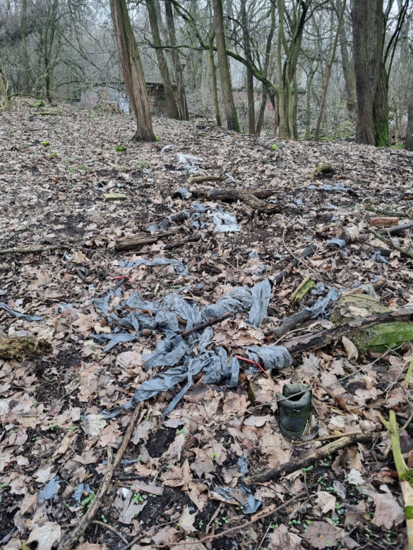 Kolejne dzikie wysypisko śmieci we Wrocławiu. I to tuż przy rzece! Zawiadomiono prokuraturę 