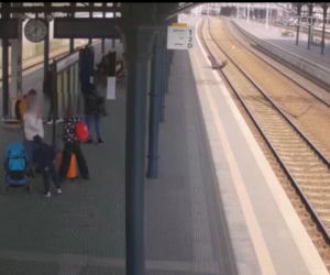 Groza na gdańskim dworcu! Spadł na torowisko, mógł skończyć tragicznie. Jest nagranie