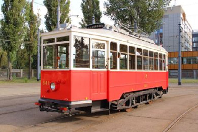 Noc Muzeów w Warszawie. Tramwaje na Pl. Narutowicza.