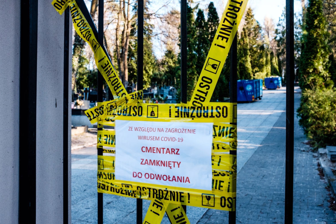 Koronawirus w Trójmieście. Cmentarz w Sopocie zamknięty z powodu zarazy