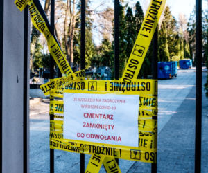 Koronawirus w Trójmieście. Cmentarz w Sopocie zamknięty z powodu zarazy