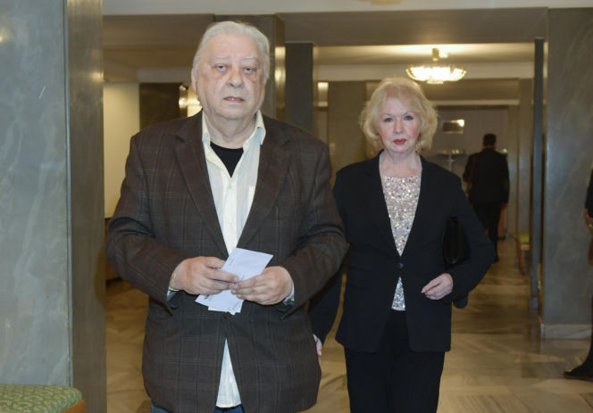 Żyła już tylko wspomnieniami o mężu