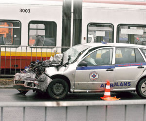 Karetka wjechała w tramwaj