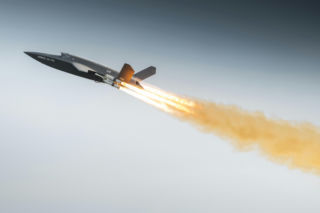 Lojalny skrzydłowy dla Eurofightera już jest. Bezzałogowy U740-Valkyrie wzbił się w powietrze