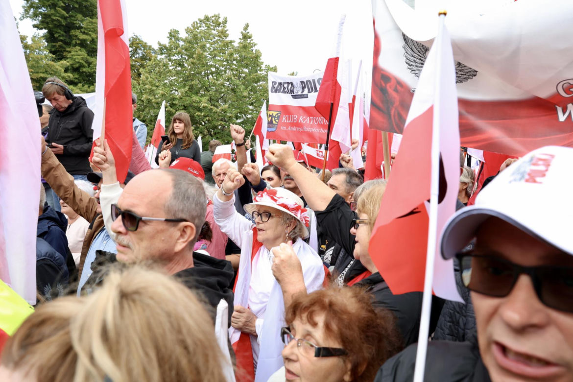 Karol Nawrocki prezydentem. Tłumy pod Sejmem