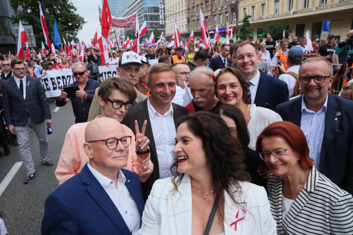 Robert Bąkiewicz na Marszu Powstania Warszawskiego