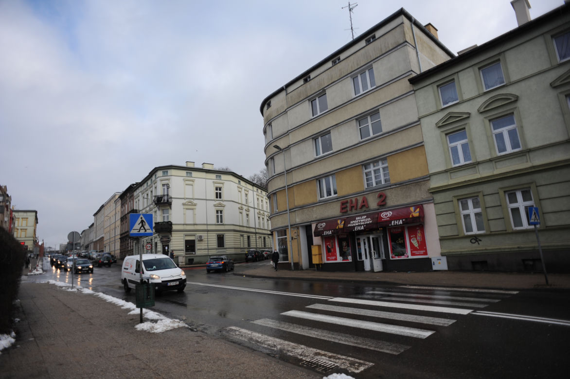 Koszalin: Dziecko wypadło z okna trzeciego piętra kamienicy