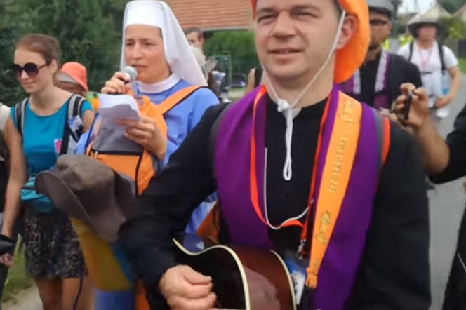 Despacito na pielgrzymce w wykonaniu zakonnicy! Takiej wersji nie było [VIDEO]