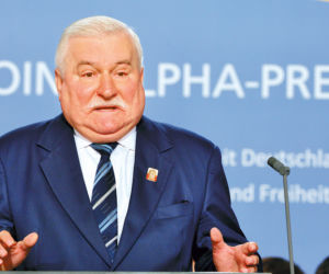 Wałęsa do Kaczyńskiego: Zapiszę się do PiS... jak pokażesz bilion