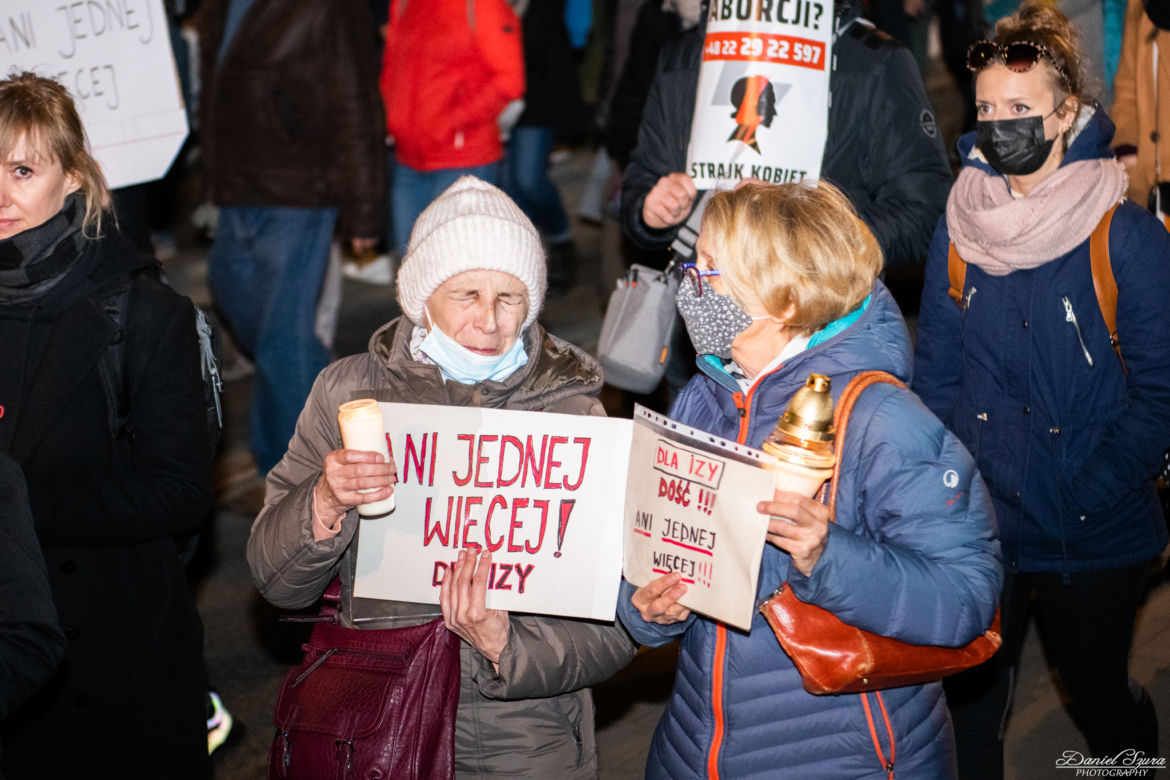 Kraków: "Ani jednej więcej". Protest po śmierci ciężarnej Izabeli z Pszczyny