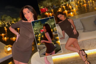 Roxie najpierw okryła się od stóp do głów. A później? Czekoladowa mini ledwo zakryła, co trzeba