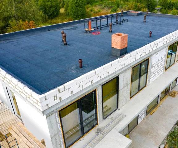 Dach płaski ‒ najczęstsze błędy wykonawcze i ich konsekwencje