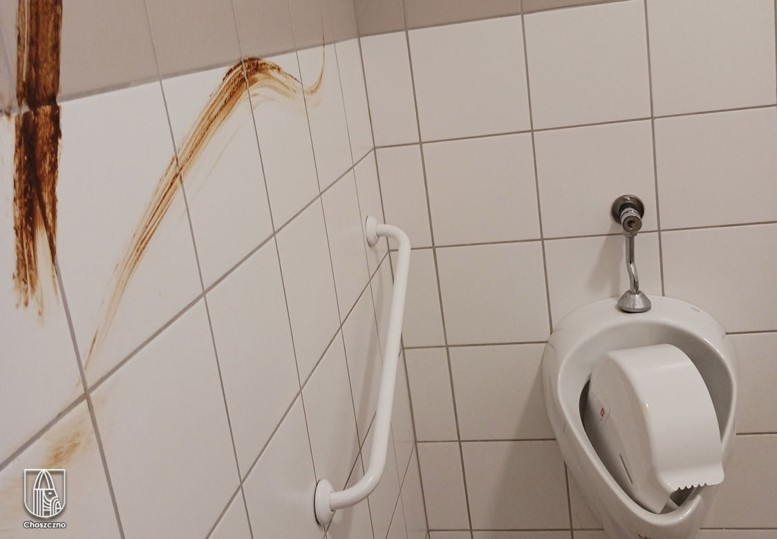 Wandale zdemolowali toaletę na dworcu w Choszcznie
