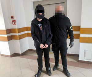 Dantejskie sceny w tramwaju. 28-latek zaatakował Ukraińca nożem