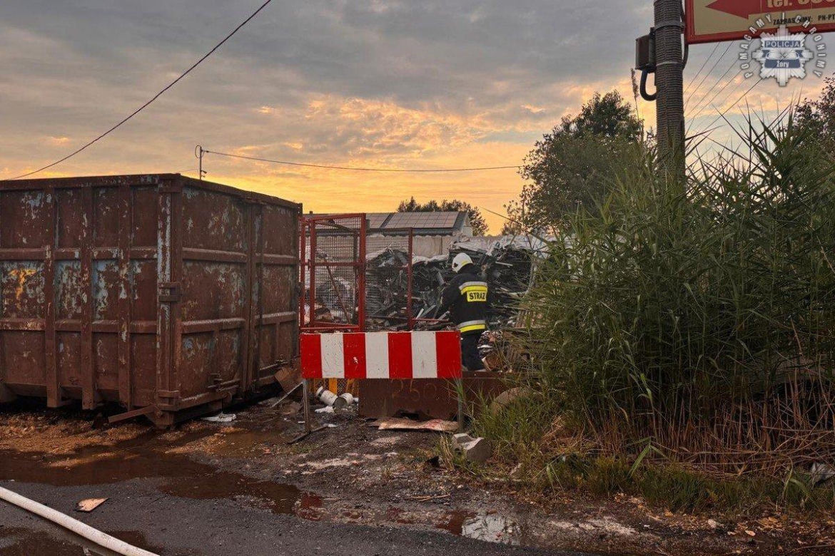 Potężny pożar w Żorach. Seria wybuchów butli gazowych i ewakuacja mieszkańców. Zatrzymano jedną osobę