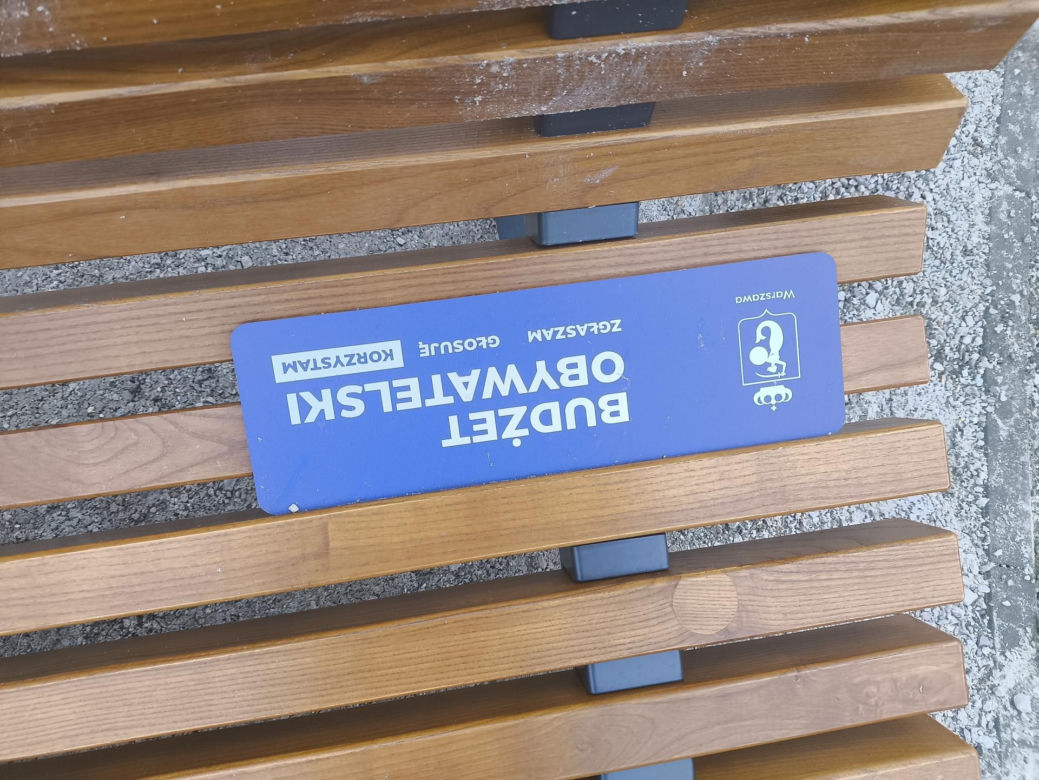 Nowy park w Warszawie już zniszczony. "Przykro się na to patrzy"