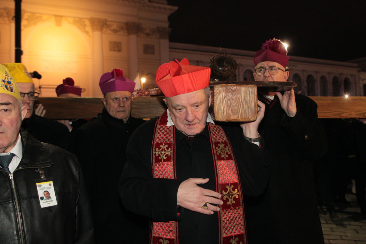Centralna Droga Krzyżowa przeszła ulicami stolicy. „Było ponad 10 tysięcy ludzi”