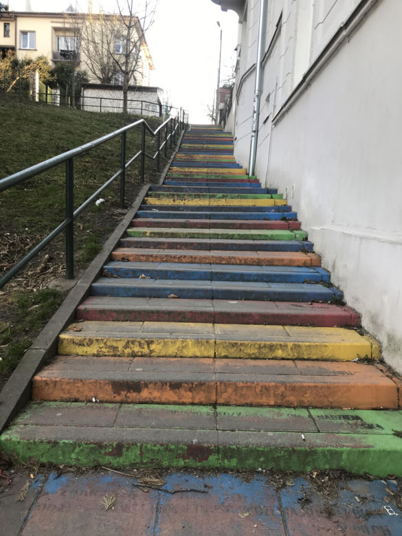 Tęczowe schody w Krakowie mogą zyskać nowe życie