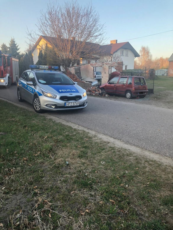 Pijany w sztok prowadził auto. Swoją podróż skończył na ścianie budynku!