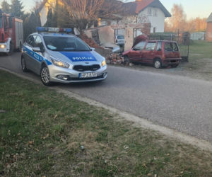 Pijany w sztok prowadził auto. Swoją podróż skończył na ścianie budynku!