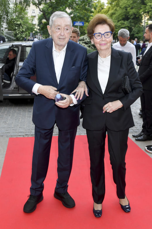 Bożena Walter w żałobnej czerni po śmierci męża. Tak wyglądali z Mariuszem Walterem