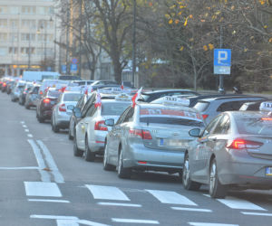 Protest taksówkarzy pod KPRM