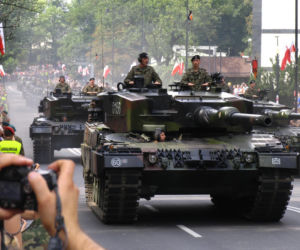Wielka defilada w Warszawie. To Lech Kaczyński rozpoczął wojskowe pokazy w 2007 roku