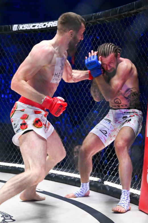 XTB KSW 121. Potężny cios w krocze, trybuny zamarły!