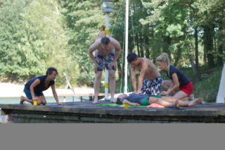 Pierwsza miłość. Luiza (Klaudia Halejcio), Ola (Dominika Kojro), Mikser (Błażej Michalski), Sabina (Urszula Dębska), Błażej (Paweł Krucz)